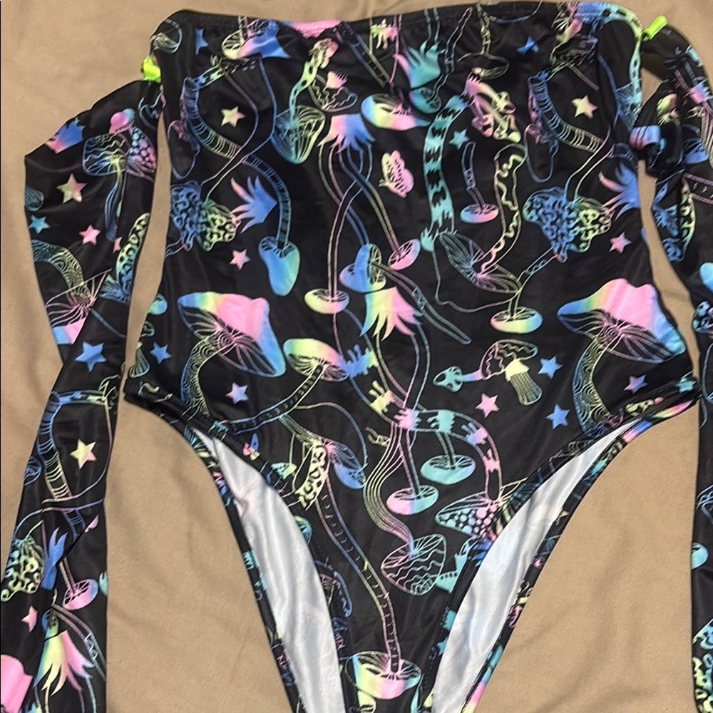 SHEIN Black Multicolor Patterned RaveWear - Picture 2 of 4